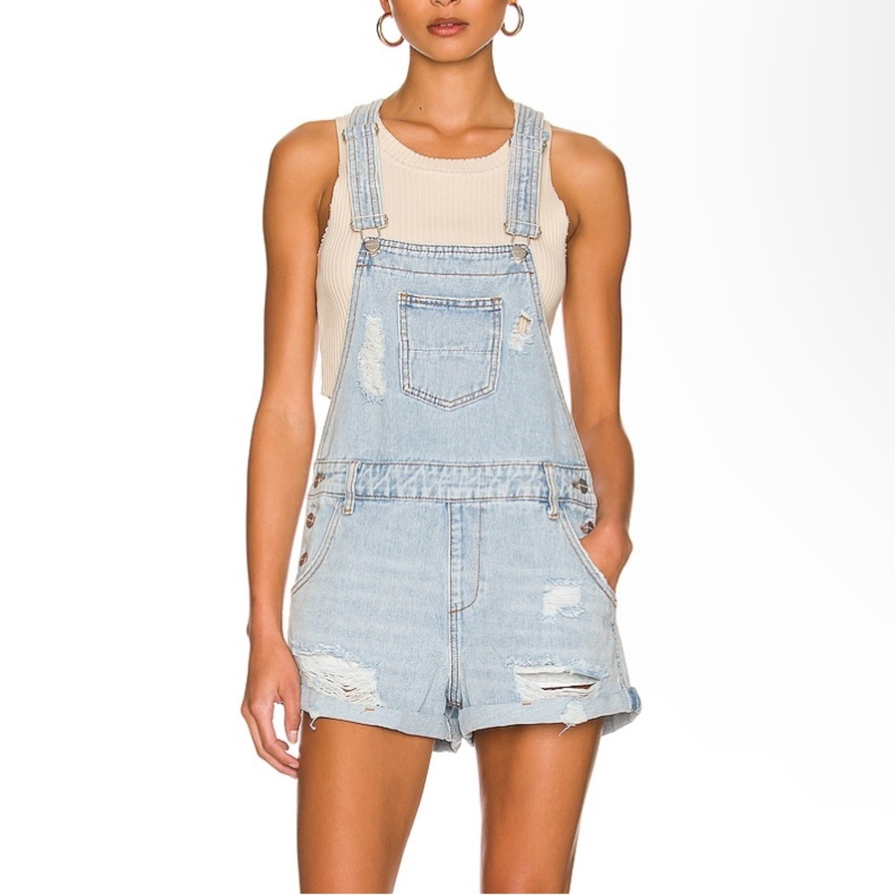 Superdown Meghan distressed short overalls